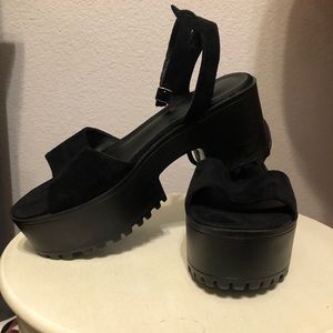 Black Creeper Style Platform Sandals